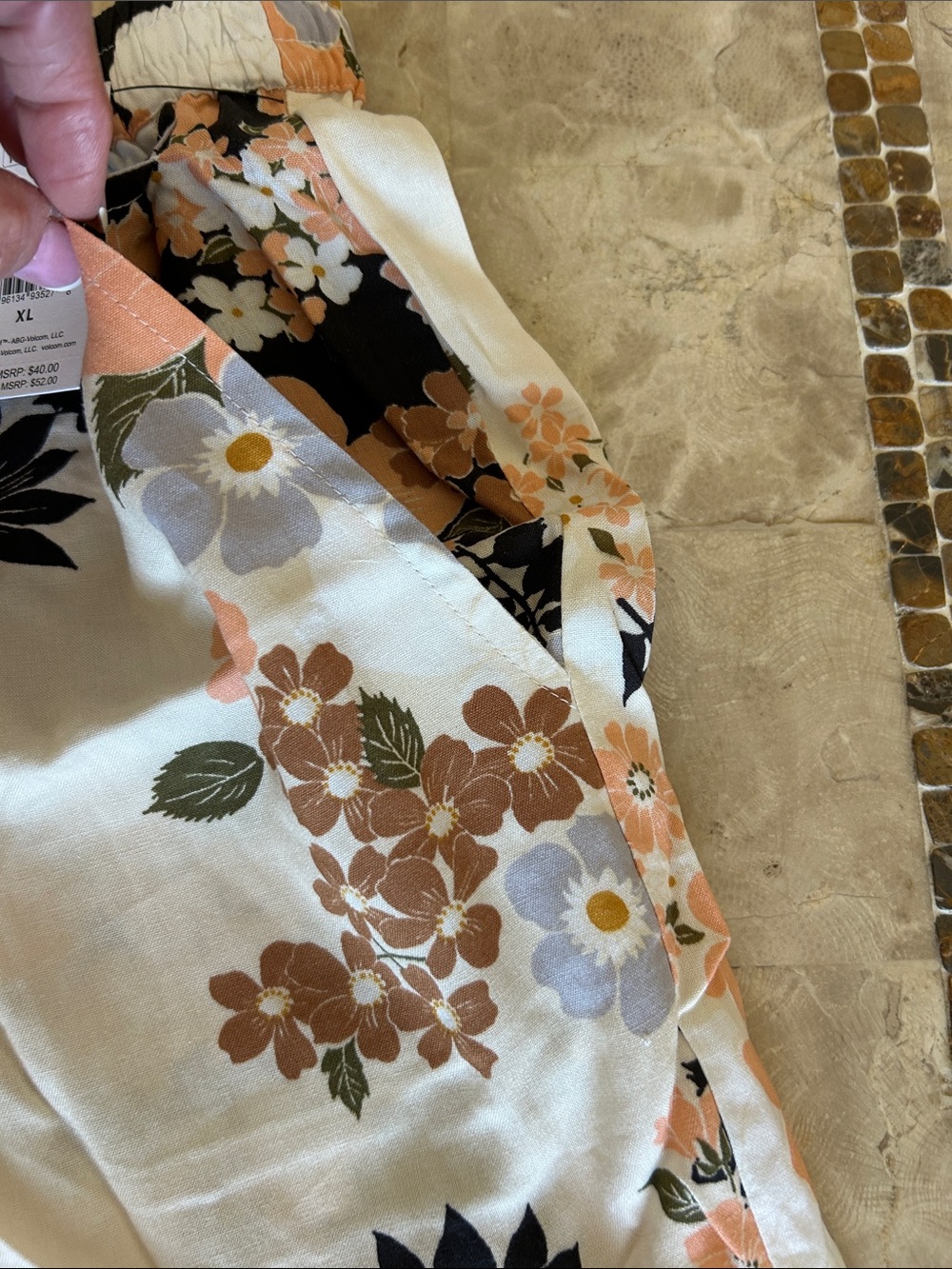 NWT Volcom Beach Bandit Shorts Floral Print Women’s Size XL - Picture 3 of 9